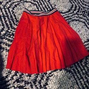 Theory red pleated skirt size S
